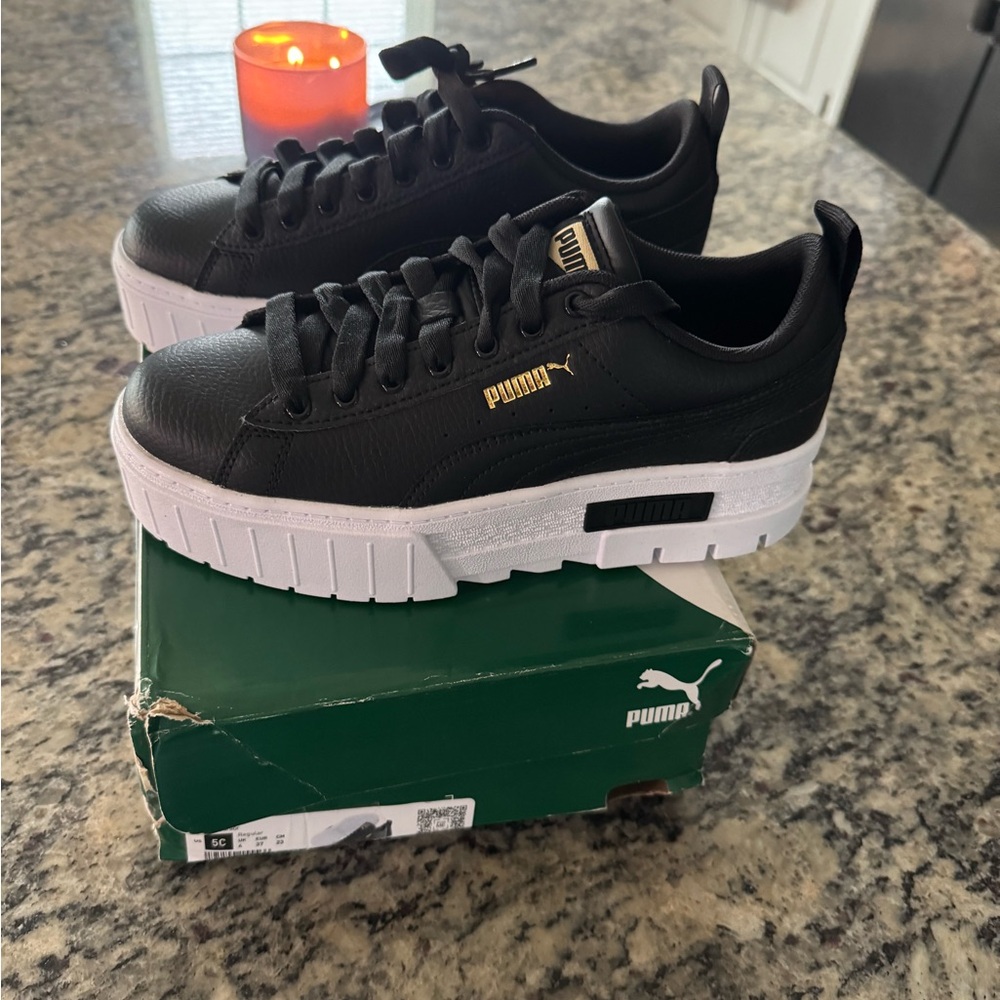 ✨ PUMA Mayze Lth Jr — Black / Team Gold ✨  Size 5C